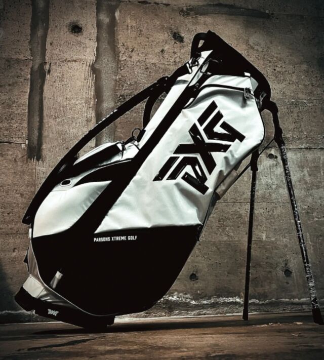 ⛳️PXG新作キャディバッグpart2🆕✨

前回投稿したPXGの新作キャディバッグが大好評でしたので、今回はスポーティなスタンド式キャディバッグのご紹介です👍

ラグジュアリーからスポーティまで幅広くラインナップされているPXGのキャディバッグですが、
軽量で機能性抜群なキャディバッグは使い勝手が良く、練習も良く行かれるゴルファーにオススメです😉
さぁ、これで、練習に行きたくない理由が１つ減りましたね😁

#第一ゴルフ #第一ゴルフ姫路本店 #地クラブ
#ゴルフ #ゴルフ好きと繋がりたい
#ゴルフ男子 #ゴルフ女子 #関西ゴルファー #インスタゴルフ 
#三浦技研 #エポン #EPON #遠藤製作所
#PXG  #カスタムクラブ #地クラブ好き #地クラブマニア
#最新モデル #クラブフィッティング
#GEN7 #0311P #0311XP #新素材 
#ブラックオプス #新作 #新作キャディバック #スタンド式 #四十肩には #軽量が一番