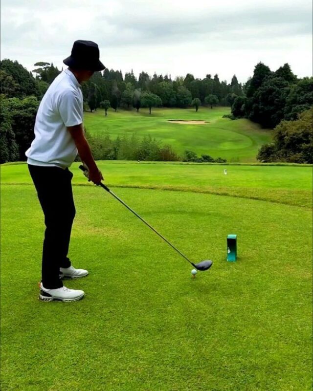 🏌️‍♂️北六甲カントリークラブPartⅡ⛳️
最近は同じシチュエーションばかりが何回も起こるラウンドが続いていましたが、またしても起こりました😅

今回はセカンドで打つ距離が、ず〜っと110yd〜120ydでした😵💦ずっとこれだとゴルフは楽なんですけど（笑）まぁ今回だけでしょう🙂‍↔️

あいにくの雨模様☔でしたが、笑いあり😆涙なしの楽しいラウンドでした😌

ん？何か腰に違和感が・・・🤨

#第一ゴルフ #第一ゴルフ姫路本店 
#ゴルフ #ゴルフ好きと繋がりたい
#ゴルフ男子 #ゴルフ女子
#三浦技研 #MIURA
#エポン #EPON 
#PXG 
#インスタゴルフ #カスタムクラブ  #関西ゴルファー  #ゴルフスイング #スイング動画
#最新モデル #クラブフィッティング
#名門コース #高速グリーン
#北六甲カントリー倶楽部
#雨ゴルフ #雨男
#ショートホールイップス発動  #ロングホールアレルギー
#忘れてたシャンク復活
#チーピンで攻める若者
#スライスで攻める中年
#腰に違和感が、、、