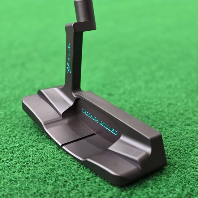 DYC-01 × LA GOLF
ブラックヘッドにブラックシャフト！
山田パターと第一ゴルフの共同開発のDYC-01と、
ザイロンファイバー使用で捻れずしならないからとにかくブレない超精密シャフト。。

この組み合わせでカップを狙い撃ちします！！！😳

#山田パター #lagolf

#ゴルフ女子 #ゴルフ男子 #ゴルフ好き #ゴルフ大好き #ゴルフ好きと繋がりたい #ゴルフ男子と繋がりたい #ゴルフ女子と繋がりたい #ゴルフウェアメンズ #ゴルフウェアレディース #ゴルフウェアコーデ  #ゴルフコーディネート #アンパスィ #ゴルフクラブ #ゴルフギア #ゴルフボール #ゴルフアパレル #カスタムクラブ #地クラブ  #地クラブマニア #地クラブ女子  #地クラブ男子 #キャディバッグ #andperse #golf #golfwear #第一ゴルフ #第一ゴルフ箕面